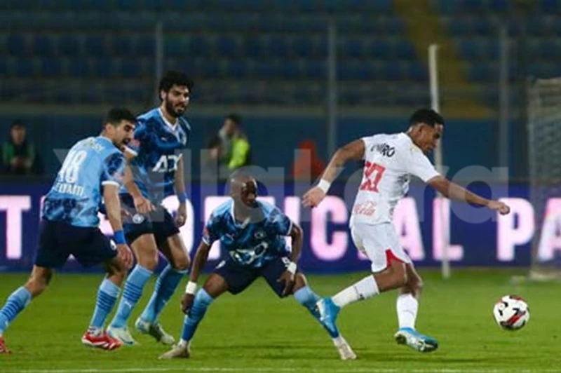 بيراميدز يواجه الزمالك في سعيه لتحقيق الثنائية التاريخية.. والأبيض يستعد للمنافسة على اللقب لإنعاش موسمه. بيراميدز يواجه الزمالك في سعيه لتحقيق الثنائية التاريخية.. والأبيض يستعد للمنافسة على اللقب لإنعاش موسمه.