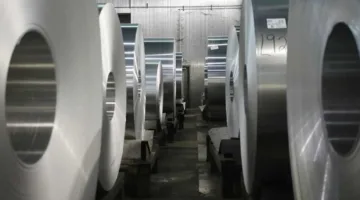 بينها المواد الغذائية: كيف ستؤثر زيادة الرسوم الجمركية على الصلب والألومنيوم على دخل الأمريكيين؟
