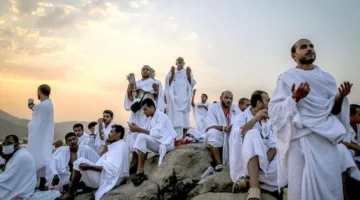 تابع البث المباشر.. الحجاج يتجمعون في جبل عرفات لأداء مناسك الحج 2025