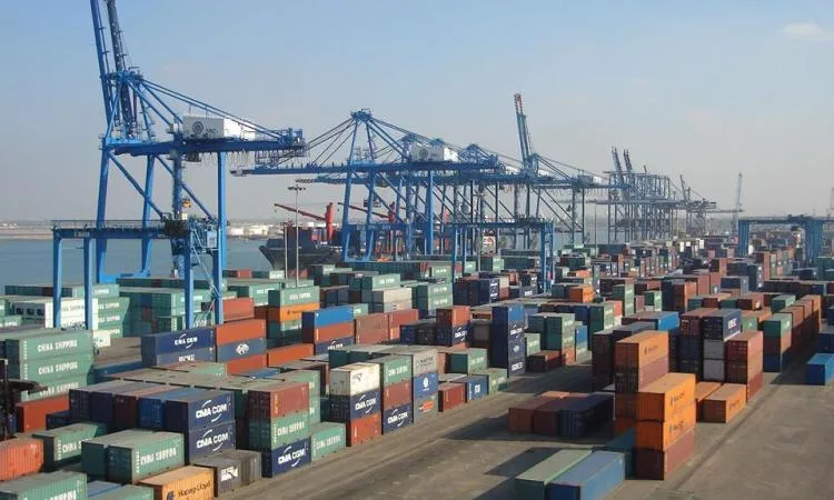 تبادل 10 آلاف طن من البضائع العامة والمتنوعة في موانئ البحر الأحمر تبادل 10 آلاف طن من البضائع العامة والمتنوعة في موانئ البحر الأحمر