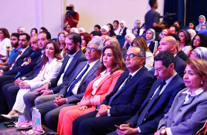 منال عوض في مؤتمر “هي تستطيع”: المرأة المصرية تُعاصر أعظم عصورها وتلعب دورًا رئيسيًا في التنمية. منال عوض في مؤتمر “هي تستطيع”: المرأة المصرية تُعاصر أعظم عصورها وتلعب دورًا رئيسيًا في التنمية.