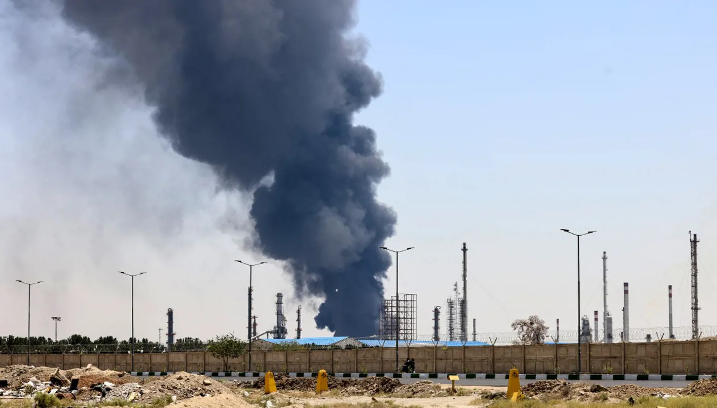 تجدد الضغوط على إيران… الحكومة الإيرانية: يمكن اللجوء إلى المساجد والمدارس ومحطات المترو للنجاة تجدد الضغوط على إيران… الحكومة الإيرانية: يمكن اللجوء إلى المساجد والمدارس ومحطات المترو للنجاة