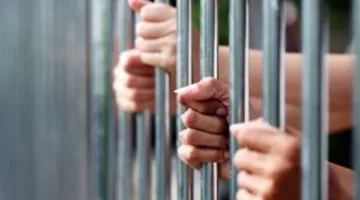 تجديد احتجاز المتهم بإدارة مصنع غير مرخص لإنتاج مستحضرات التجميل في المرج