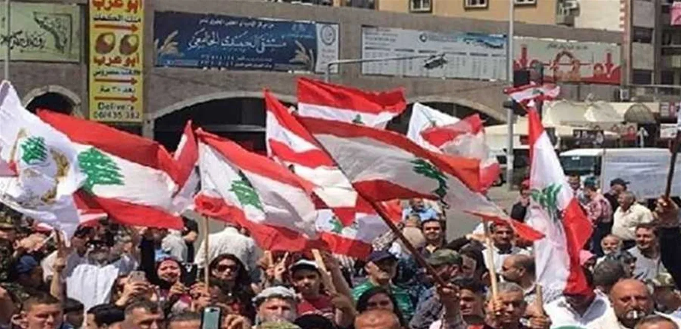 تجمع المتقاعدين يعبر عن استيائه من تجاهل حقوقهم في زيادة المعاشات التقاعدية للعسكريين والمدنيين. تجمع المتقاعدين يعبر عن استيائه من تجاهل حقوقهم في زيادة المعاشات التقاعدية للعسكريين والمدنيين.