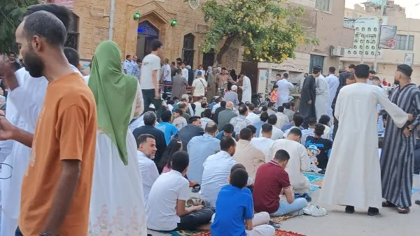 تجمع سكان سوهاج في ميدان الشبان المسلمين لأداء صلاة عيد الأضحى .. صور