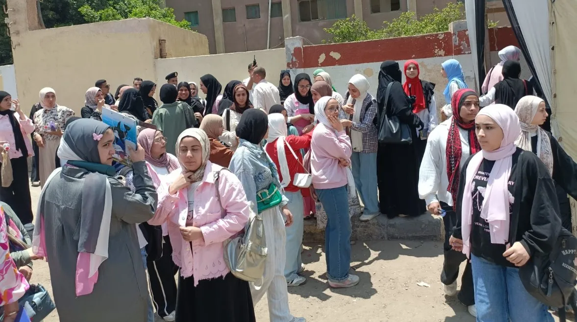 تحت إجراءات أمنية صارمة.. أسئلة امتحانات الثانوية العامة تصل إلى مراكز الامتحانات تحت إجراءات أمنية صارمة.. أسئلة امتحانات الثانوية العامة تصل إلى مراكز الامتحانات