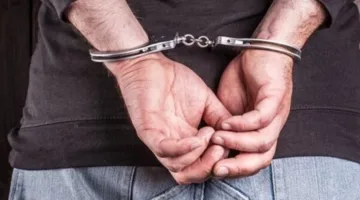 تحت غطاء نقاب، اقتحم منزل طليقته… محاولة للانتقام أسفرت عن طعنات في الوراق