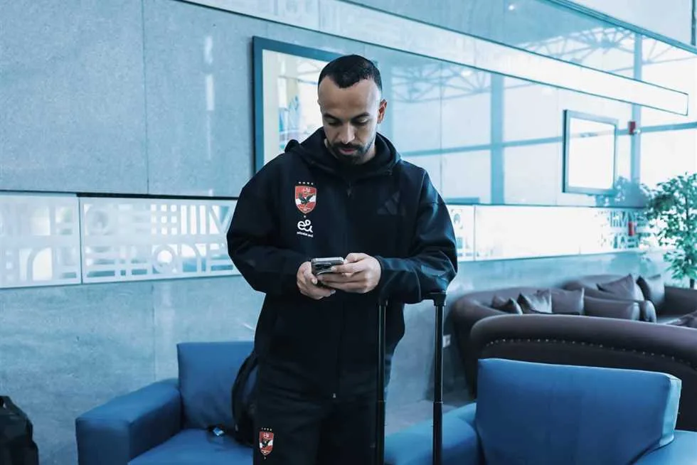 «تحدث إليّ بالعربية».. أفشة يذهل مشجعاً أهلاوياً في أمريكا قبل مباراة إنتر ميامي «تحدث إليّ بالعربية».. أفشة يذهل مشجعاً أهلاوياً في أمريكا قبل مباراة إنتر ميامي