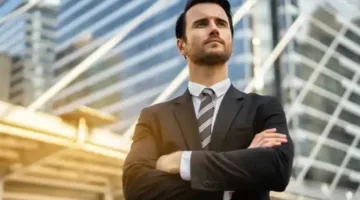 تحدث قليلاً وراقب كثيراً: 7 دروس قيمة تعزز وعيك وذكاءك في الحياة