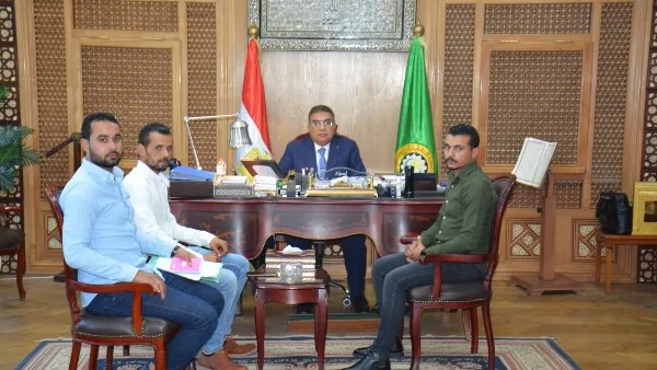 تخليدًا لبطولته.. محافظ الدقهلية يسمي المدرسة الإعدادية في القرية باسم الشهيد خالد عبد العال تخليدًا لبطولته.. محافظ الدقهلية يسمي المدرسة الإعدادية في القرية باسم الشهيد خالد عبد العال
