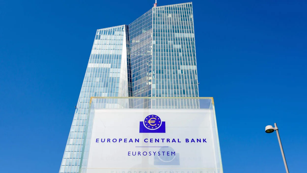 تراجع أسعار الذهب أمام اليورو بعد تخفيض سعر الفائدة من قبل البنك المركزي الأوروبي تراجع أسعار الذهب أمام اليورو بعد تخفيض سعر الفائدة من قبل البنك المركزي الأوروبي