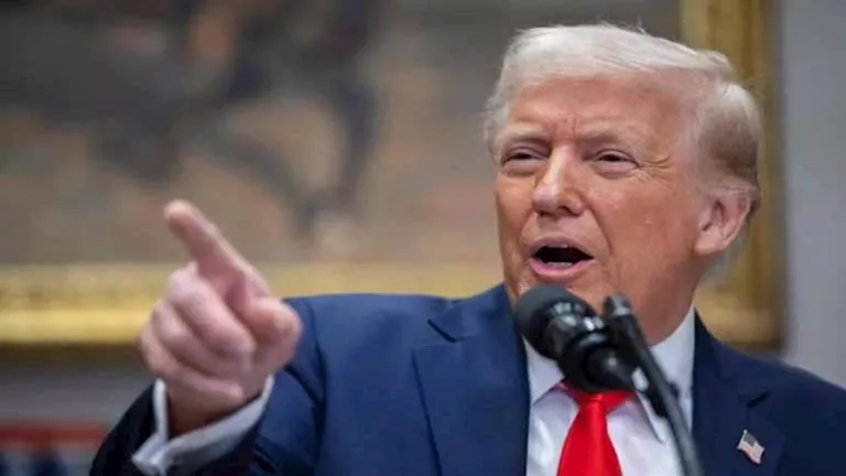 ترامب يهنئ “شريكه” بفوزه في بولندا ترامب يهنئ “شريكه” بفوزه في بولندا