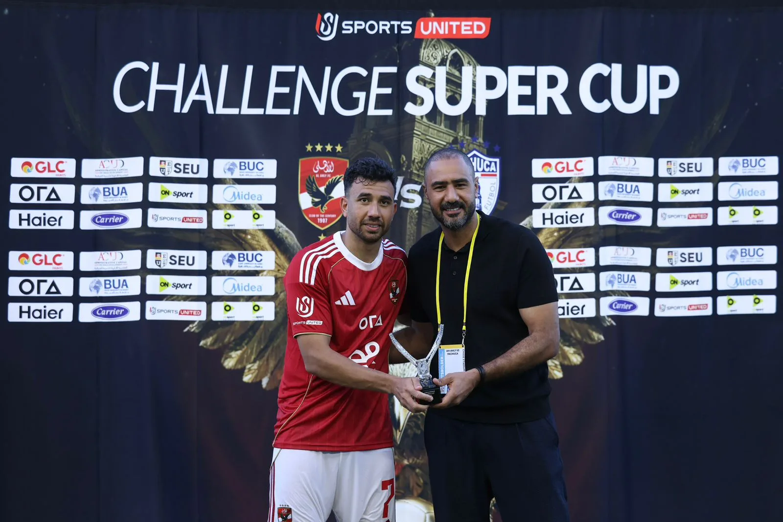 ترزيجيه يُنَتَج بجائزة أفضل لاعب في مباراة باتشوكا. ترزيجيه يُنَتَج بجائزة أفضل لاعب في مباراة باتشوكا.