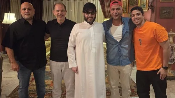 ترك آل الشيخ يغادر منزل الزعيم: عادل إمام يشاهد الأهلي في كأس العالم للأندية ترك آل الشيخ يغادر منزل الزعيم: عادل إمام يشاهد الأهلي في كأس العالم للأندية