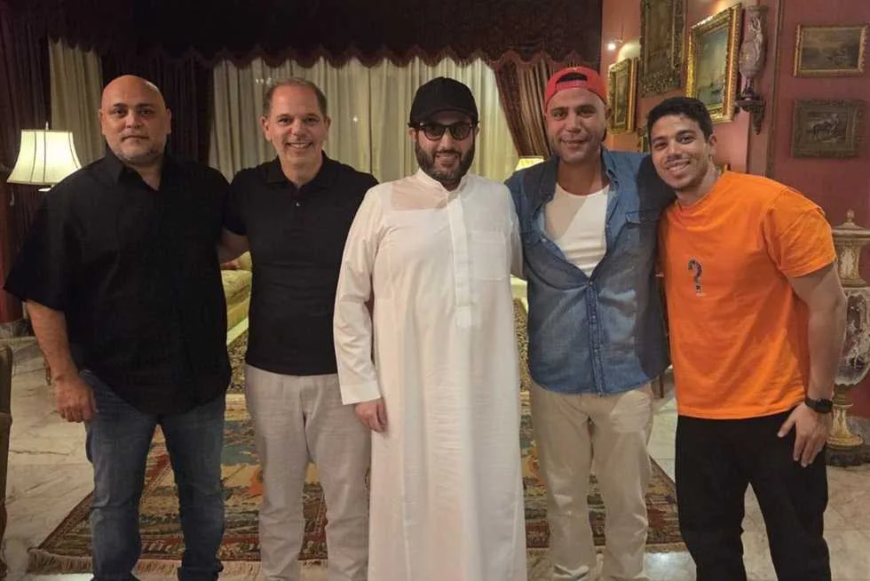 تركي آل الشيخ يروي تفاصيل زيارته لعادل إمام مع شربه لأفضل شاي العروسة