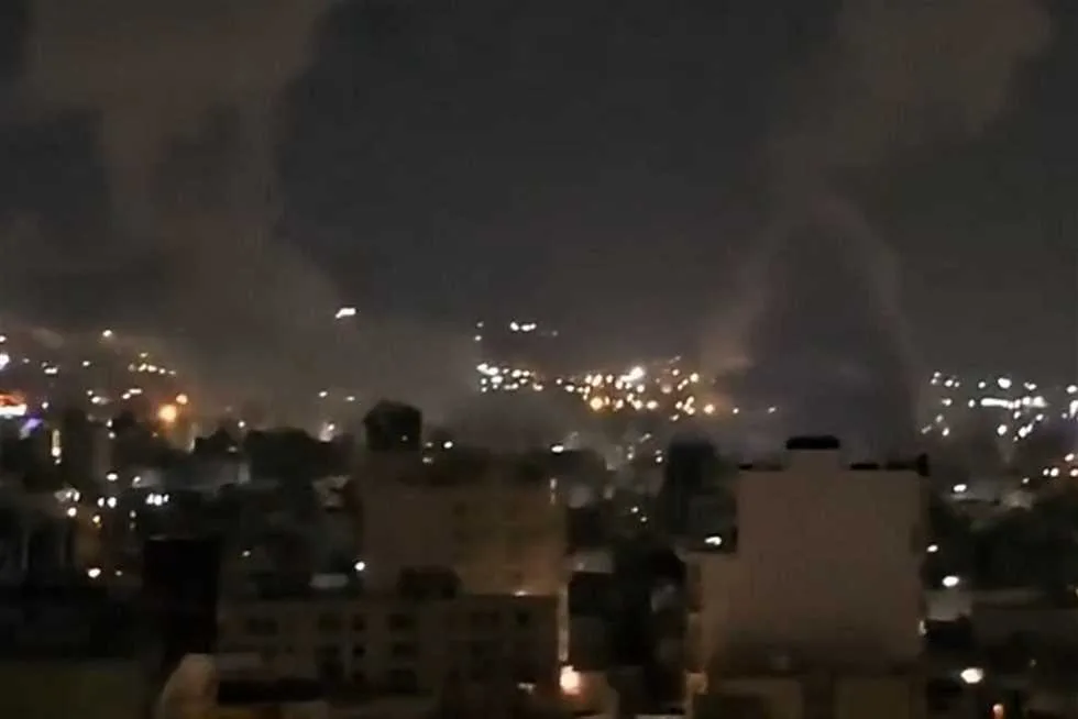 تسجيل صوت انفجارات متكررة في العاصمة الإيرانية طهران حالياً (فيديو) تسجيل صوت انفجارات متكررة في العاصمة الإيرانية طهران حالياً (فيديو)