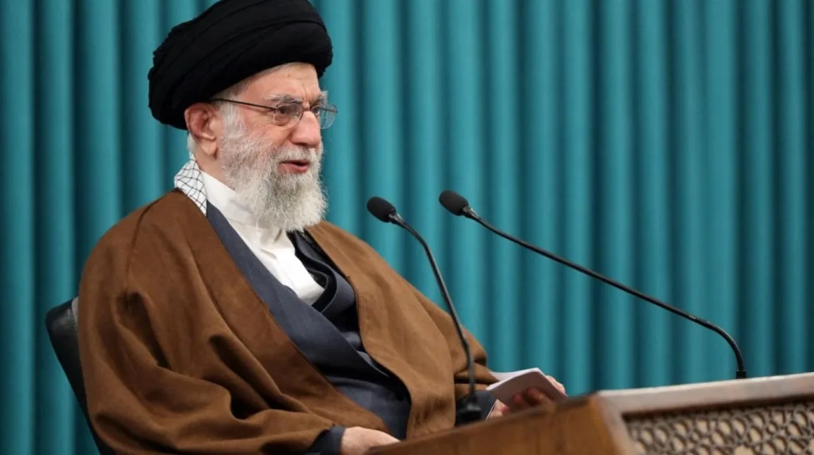 تسخين غير عادي.. إسرائيل تستهدف محيط منزل خامنئي ومكاتب رئاسية تسخين غير عادي.. إسرائيل تستهدف محيط منزل خامنئي ومكاتب رئاسية