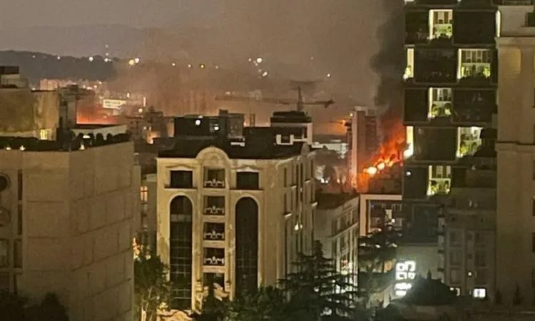 تسنيم: الجيش الإسرائيلي يهاجم مبنى وزارة الدفاع الإيرانية في طهران تسنيم: الجيش الإسرائيلي يهاجم مبنى وزارة الدفاع الإيرانية في طهران