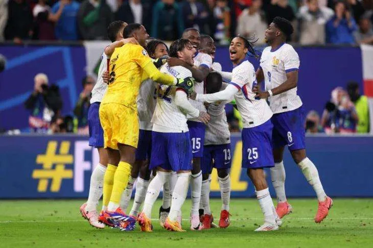 تشكيلة قوية للمنتخب الفرنسي ضد إسبانيا في دوري الأمم الأوروبية تشكيلة قوية للمنتخب الفرنسي ضد إسبانيا في دوري الأمم الأوروبية