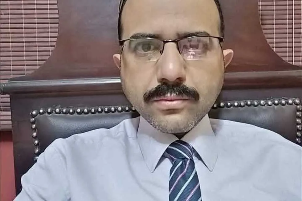 تشييع جثمان محامي كفر الشيخ في جنازة كبيرة واجتماع مستمر للنقابة الفرعية تشييع جثمان محامي كفر الشيخ في جنازة كبيرة واجتماع مستمر للنقابة الفرعية