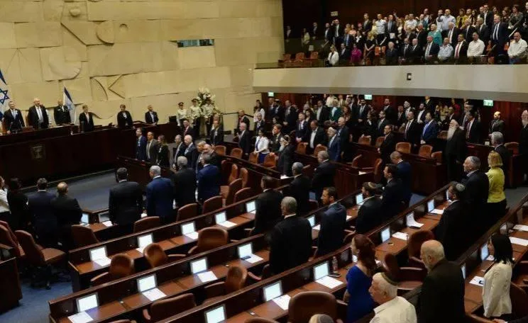 تطورات تهدد حكومة نتنياهو.. المعارضة الإسرائيلية تسعى إلى حل الكنيست تطورات تهدد حكومة نتنياهو.. المعارضة الإسرائيلية تسعى إلى حل الكنيست