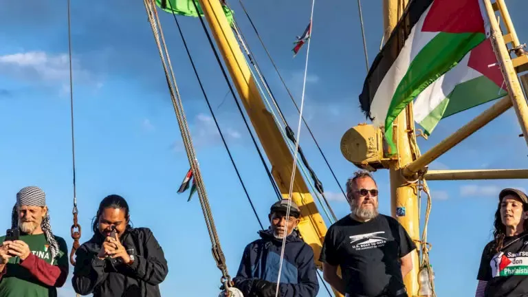 تفاصيل ساعات التوتر الإسرائيلي حول السفينة مادلين.. ماذا جرى؟ تفاصيل ساعات التوتر الإسرائيلي حول السفينة مادلين.. ماذا جرى؟