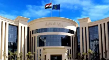 تفاصيل ظهور شخصين خلف نافذة حديدية يزعمون أنهم محتجزون