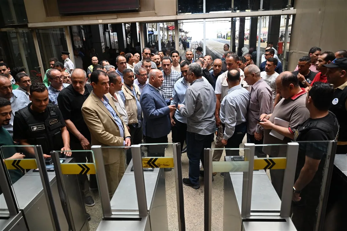 تفتيش غير متوقع من “كامل الوزير” على محطة مصر في رمسيس.. ما الذي جرى؟ تفتيش غير متوقع من “كامل الوزير” على محطة مصر في رمسيس.. ما الذي جرى؟