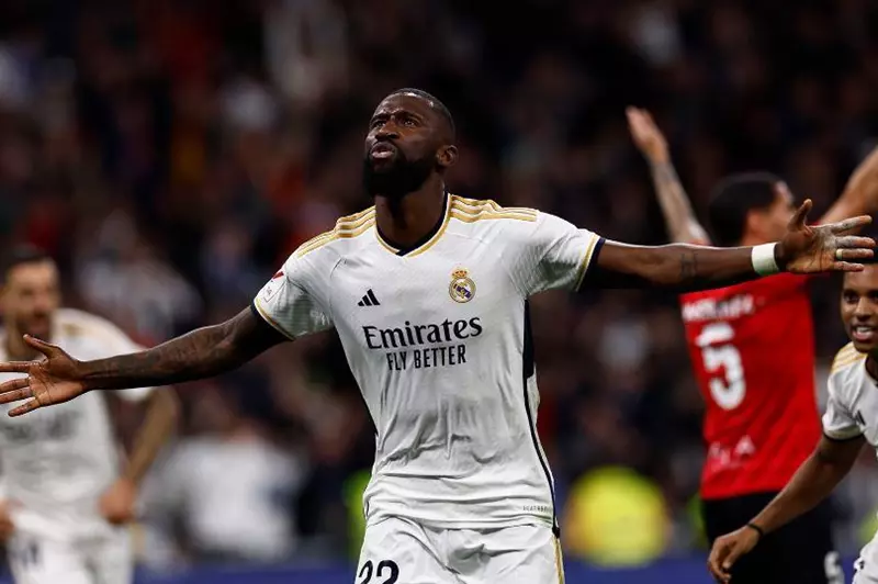 تقارير: ريال مدريد يعتزم تمديد عقد روديجر لسنتين إضافيتين