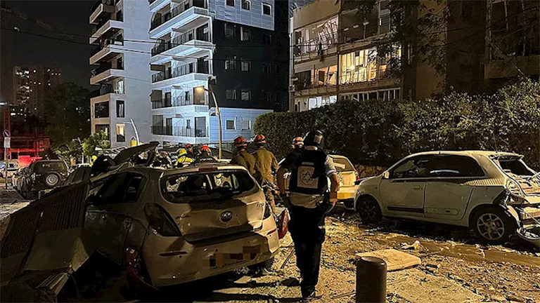 تقارير عبرية: رصد صواريخ تسقط في مناطق مختلفة من إسرائيل تقارير عبرية: رصد صواريخ تسقط في مناطق مختلفة من إسرائيل