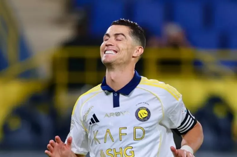 تقارير: نادي ريفر بليت الأرجنتيني سعى للتعاقد مع رونالدو خلال بطولة كأس العالم للأندية تقارير: نادي ريفر بليت الأرجنتيني سعى للتعاقد مع رونالدو خلال بطولة كأس العالم للأندية