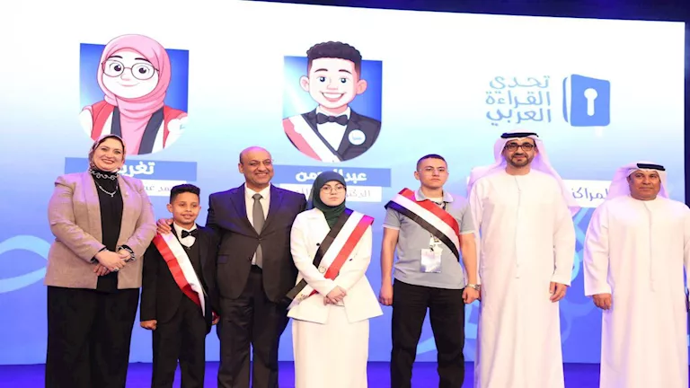 تقدير الفائزين في تحدي القراءة العربي خلال الحفل الختامي للدورة التاسعة تقدير الفائزين في تحدي القراءة العربي خلال الحفل الختامي للدورة التاسعة