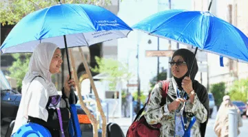 تقديم أكثر من 5000 مظلة ومرشات مياه وتوعية الحجاج بمخاطر التعرض لأشعة الشمس