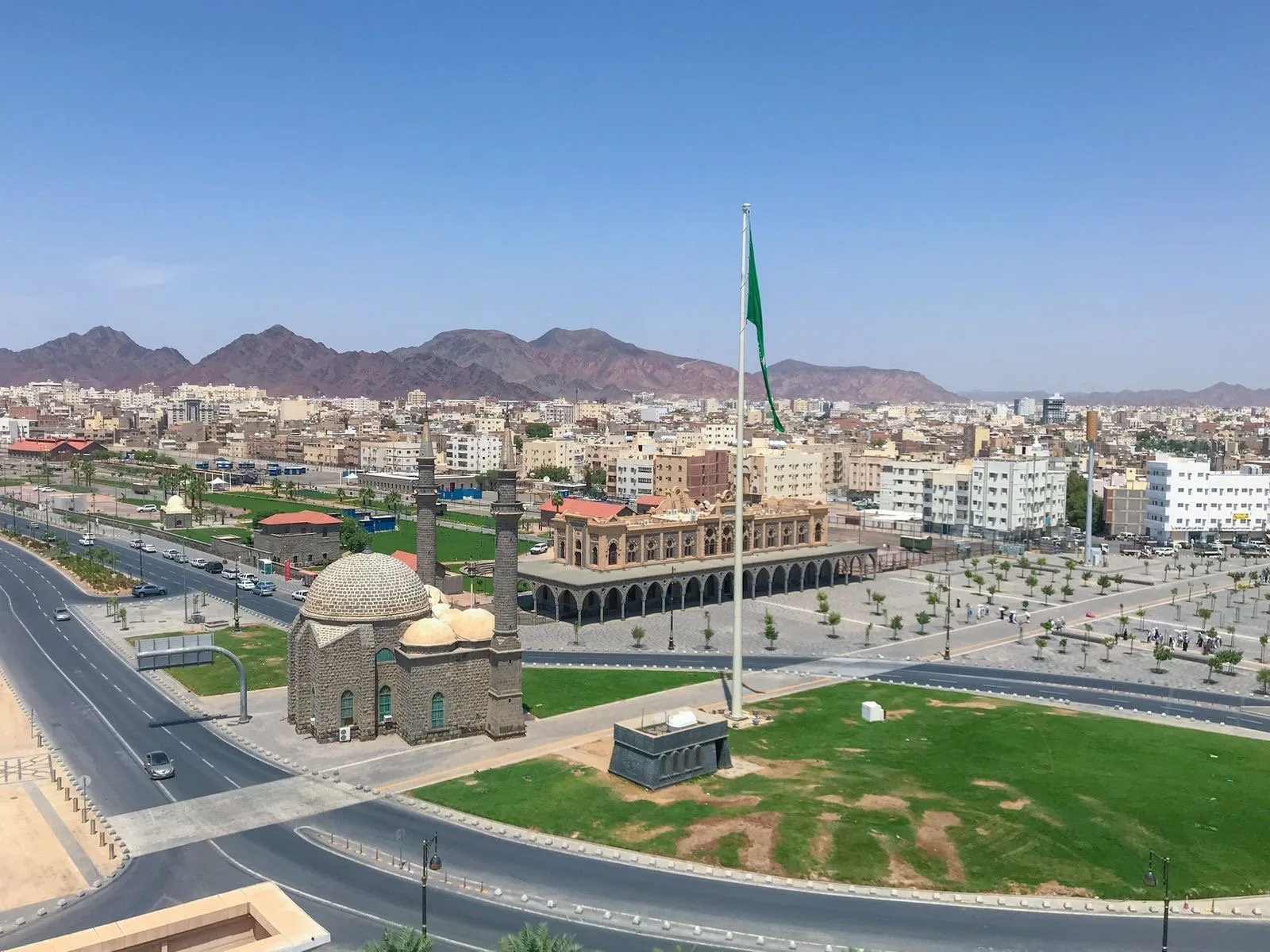 تقرير: زيادة الأنشطة التجارية في المدينة تعزز من فرص العمل الجديدة تقرير: زيادة الأنشطة التجارية في المدينة تعزز من فرص العمل الجديدة