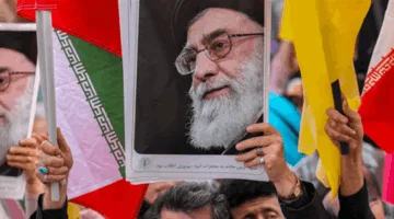 تقرير من The Telegraph: خامنئي يواجه استياءً داخليًا.. هل يقترب النظام من الانهيار؟