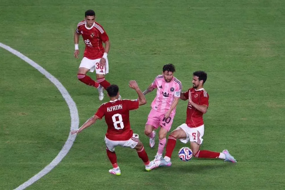تقييم ميسي في مباراة الأهلي وإنتر ميامي: ليس في أفضل حالاته. تقييم ميسي في مباراة الأهلي وإنتر ميامي: ليس في أفضل حالاته.