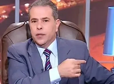 توفيق عكاشة ينتقد مستخدمي «السوشيال ميديا»: «تحلَّ بالراحة وابتعد عن العنطزات وأجواء الصراع.. رحم الله السادات» توفيق عكاشة ينتقد مستخدمي «السوشيال ميديا»: «تحلَّ بالراحة وابتعد عن العنطزات وأجواء الصراع.. رحم الله السادات»
