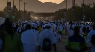 الأمن العام السعودي: تنظيم حركة الحجاج يسير بانسيابية وبتعاون، والحجاج يتجهون إلى مزدلفة.