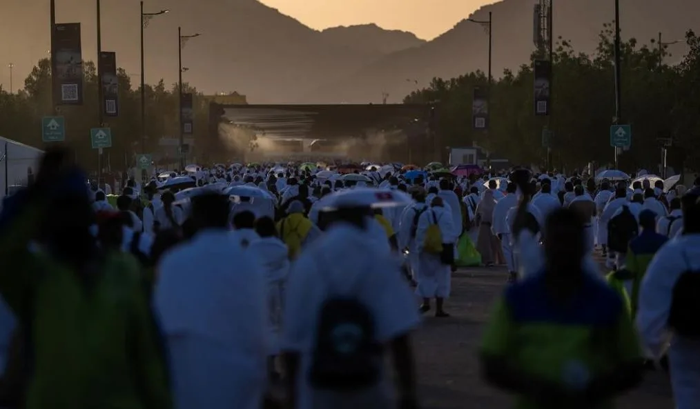 الأمن العام السعودي: تنظيم حركة الحجاج يسير بانسيابية وبتعاون، والحجاج يتجهون إلى مزدلفة. الأمن العام السعودي: تنظيم حركة الحجاج يسير بانسيابية وبتعاون، والحجاج يتجهون إلى مزدلفة.