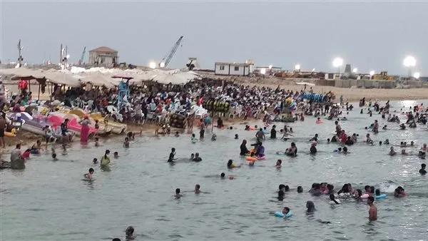 ثاني أيام عيد الأضحى: زيادة طلب الرحلات اليومية إلى شواطئ العجمي