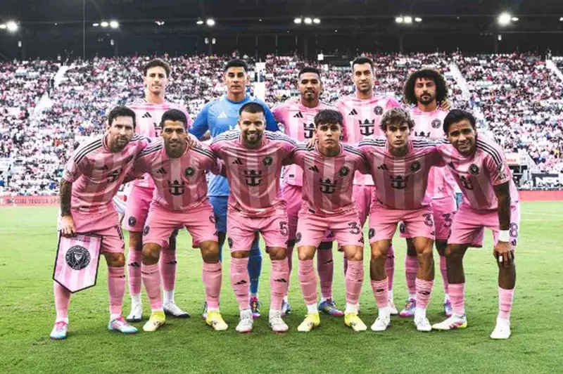 ثماني مواجهات مثيرة في كأس العالم للأندية هذا الموسم، بما فيها منافسة الأهلي (فيديو) ثماني مواجهات مثيرة في كأس العالم للأندية هذا الموسم، بما فيها منافسة الأهلي (فيديو)