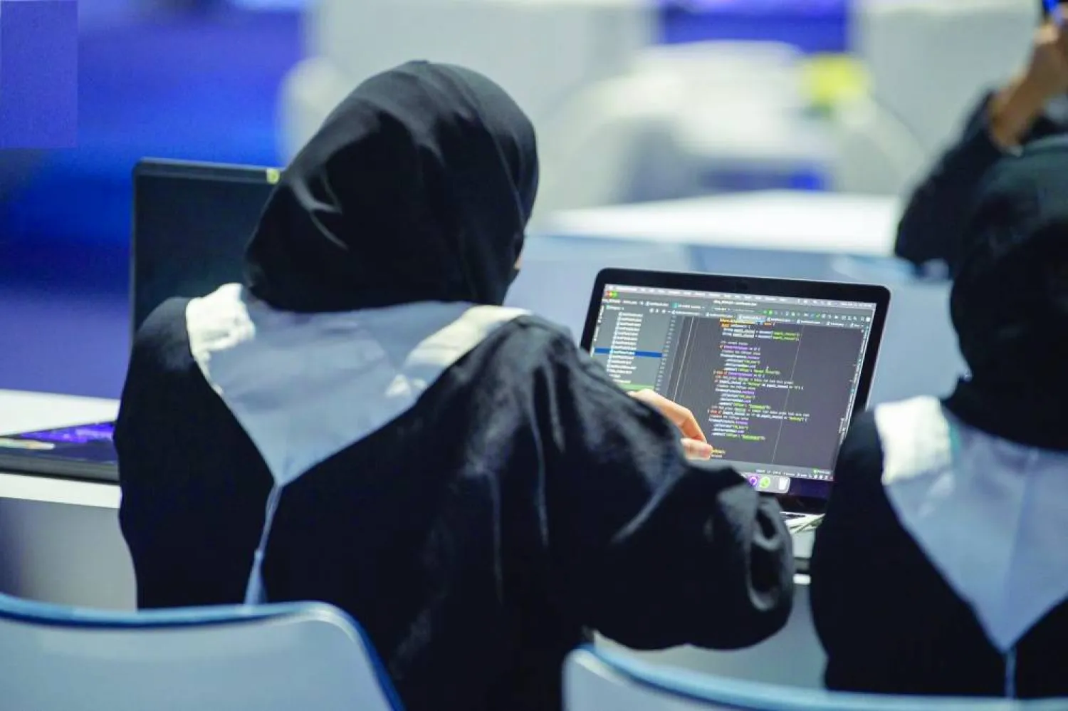 ثورة رقمية وقانونية تعيد صياغة بيئة العمل في السعودية ثورة رقمية وقانونية تعيد صياغة بيئة العمل في السعودية