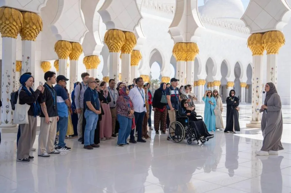 جامع زايد الكبير في أبوظبي: الوجهة الدينية والسياحية الرائدة خلال العيد جامع زايد الكبير في أبوظبي: الوجهة الدينية والسياحية الرائدة خلال العيد