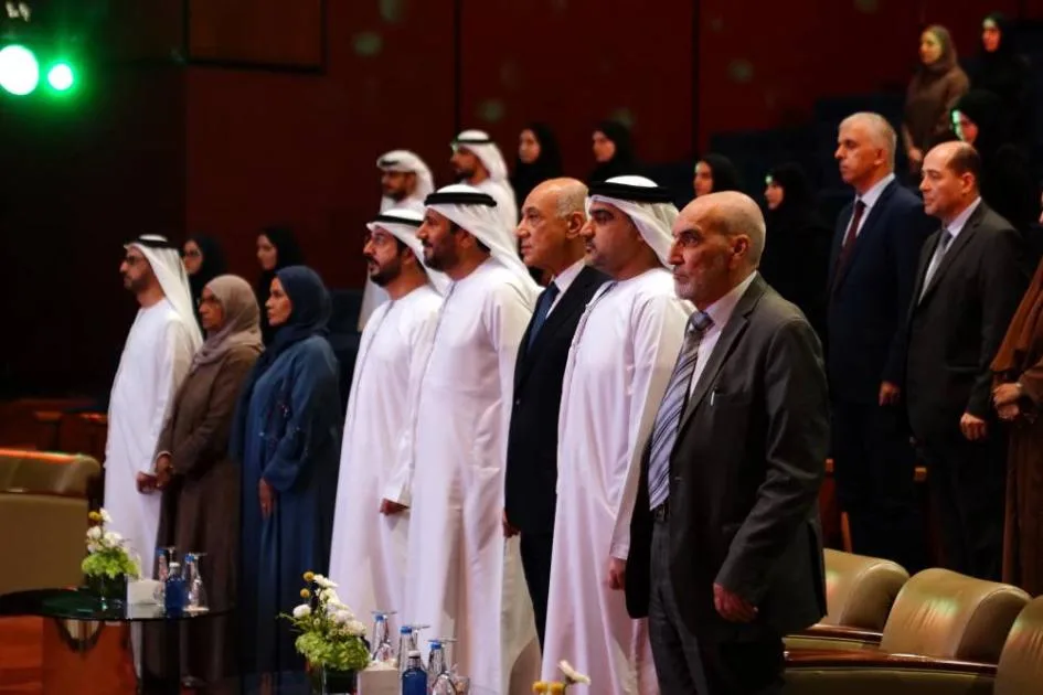 جامعة الشارقة ت honors الفائزين بجائزة الموظف المتميز في دورتها التاسعة. جامعة الشارقة ت honors الفائزين بجائزة الموظف المتميز في دورتها التاسعة.
