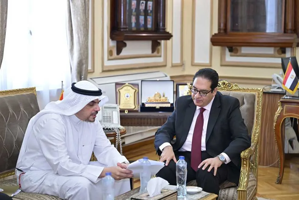 جامعة القاهرة تستقبل رئيس المكتب الثقافي الكويتي لمناقشة تعزيز سبل التعاون المشترك جامعة القاهرة تستقبل رئيس المكتب الثقافي الكويتي لمناقشة تعزيز سبل التعاون المشترك