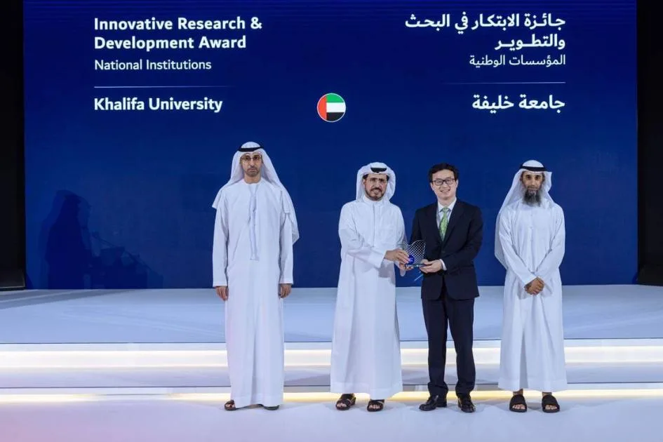 جامعة خليفة و«جرين ويست» تتعاونان لمواجهة مشاكل ندرة المياه من خلال تقنيات مبتكرة. جامعة خليفة و«جرين ويست» تتعاونان لمواجهة مشاكل ندرة المياه من خلال تقنيات مبتكرة.