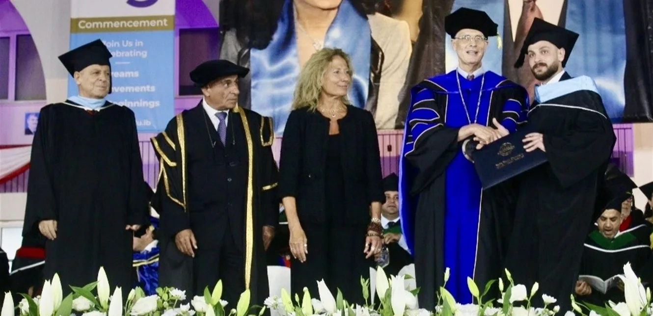 جامعة رفيق الحريري تحتفل بالذكرى الخامسة والعشرين وتمنح نازك الحريري درجة دكتوراه فخرية.