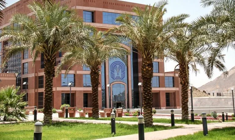 جامعة طيبة تتيح الفرصة للتحويل الداخلي والخارجي للطلاب والطالبات جامعة طيبة تتيح الفرصة للتحويل الداخلي والخارجي للطلاب والطالبات