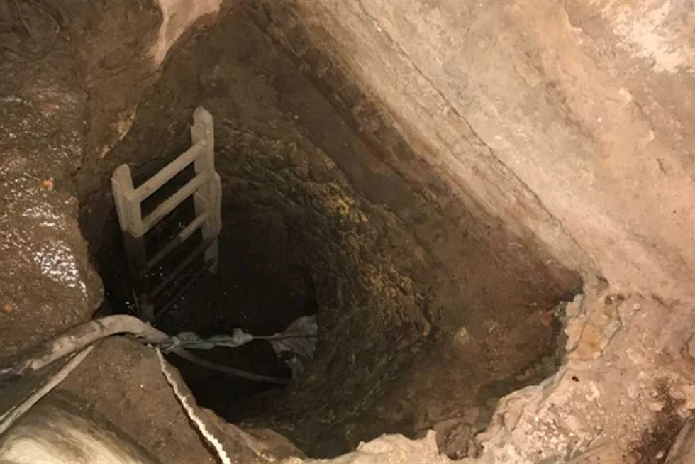 جثتان موجودتان في حفرة بالعياط.. النيابة تطالب بتقرير الطب الشرعي وتحقيقات الشرطة (التفاصيل) جثتان موجودتان في حفرة بالعياط.. النيابة تطالب بتقرير الطب الشرعي وتحقيقات الشرطة (التفاصيل)