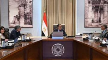 مدبولي يراقب تقدم التشغيل التجريبي لمشروع تحسين نظام الزيارات لأهرامات الجيزة